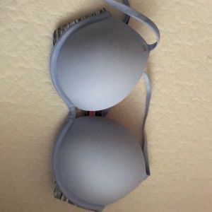 34B VS bra